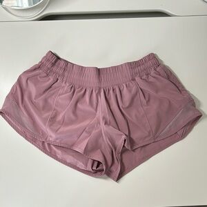 lululemon hotty hot short 2.5”